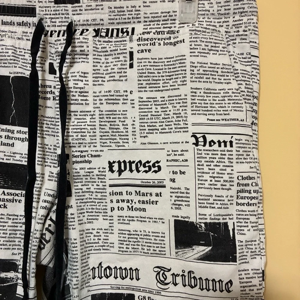 Elwood Newspaper Shorts Men’s XXL White Black Drawstring Pull On Casual